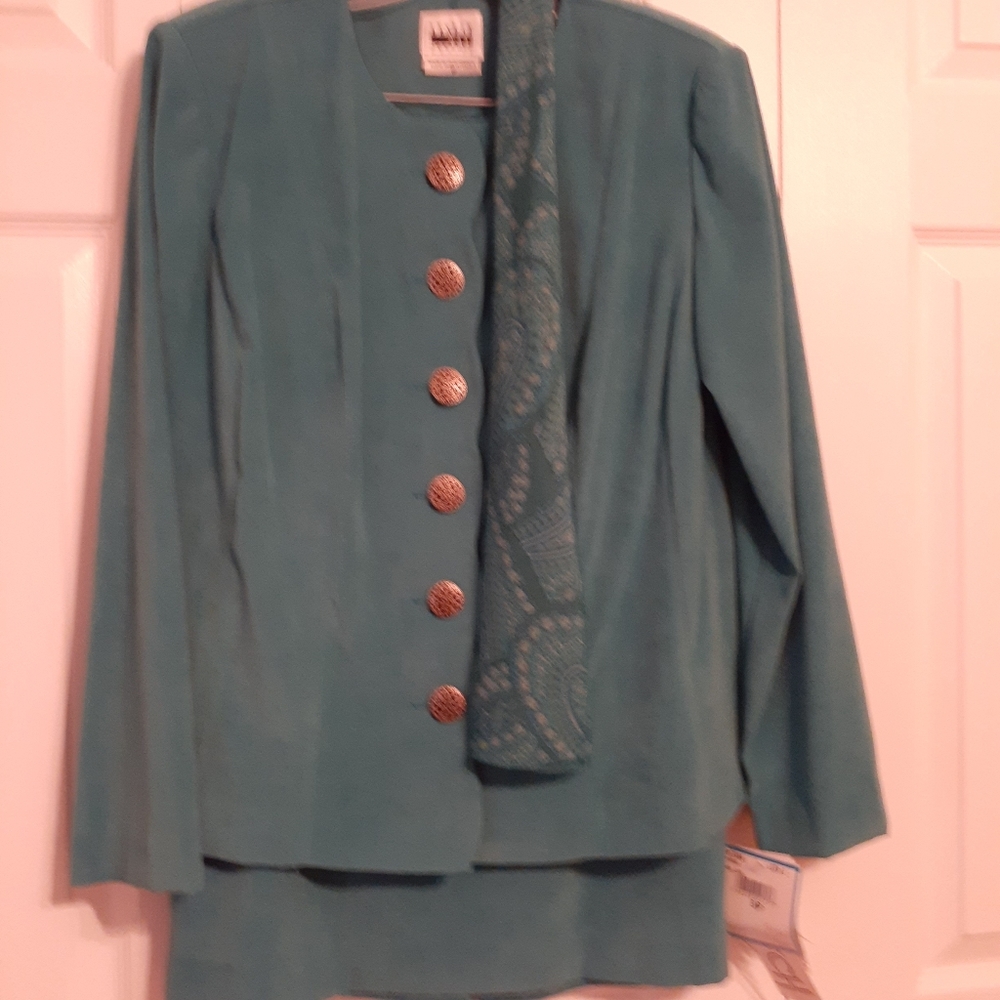 Leslie fay skirt and jacket w accent scarf.